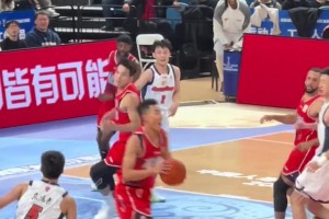 “精彩的絕殺！這應(yīng)該是CBA最遠(yuǎn)的三分了吧！”