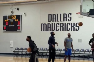 凱里·歐文正在給安東尼·戴維斯送出助攻！期待他們的 表現(xiàn)??