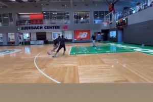 離復(fù)出不遠了吧？塔圖姆已經(jīng)可以做基礎(chǔ)的對抗性訓(xùn)練了