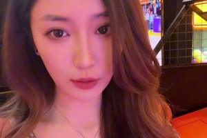 湖人無(wú)緣四強(qiáng)！“佳依”無(wú)奈嘆氣：全場(chǎng)只有老詹的隔扣是看點(diǎn)....